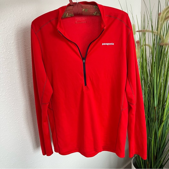Patagonia Tops - 🖤 Patagonia red baselayer